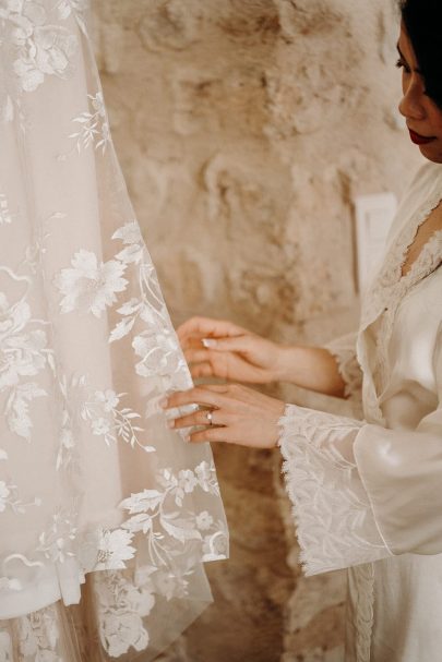 Un mariage romantique en petit comité en Provence - Photos : Sidonie Vidal - Blog mariage : La mariée aux pieds nus