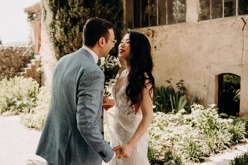 Un mariage romantique en petit comité en Provence - Photos : Sidonie Vidal - Blog mariage : La mariée aux pieds nus