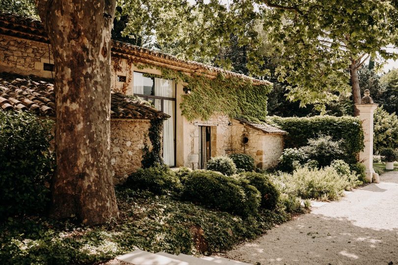 Un mariage romantique en petit comité en Provence - Photos : Sidonie Vidal - Blog mariage : La mariée aux pieds nus