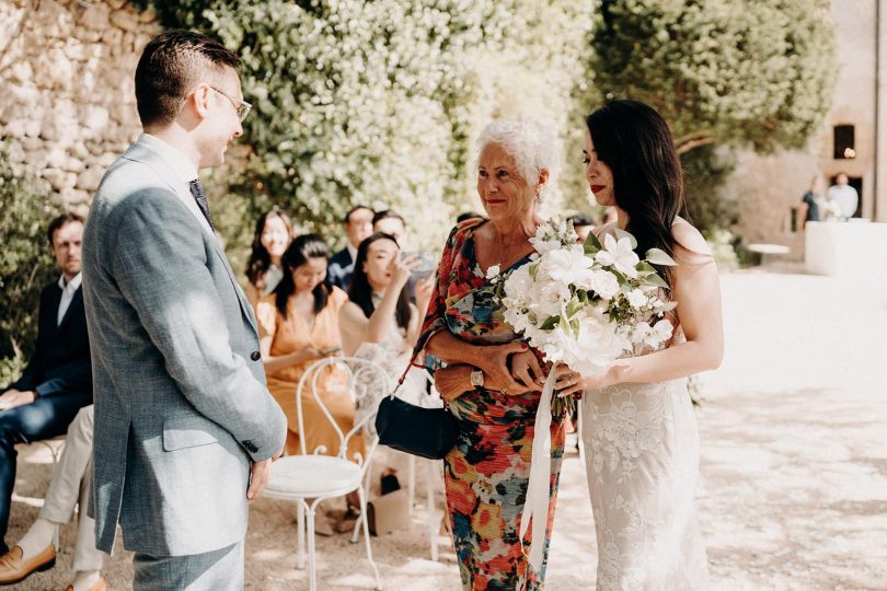 Un mariage romantique en petit comité en Provence - Photos : Sidonie Vidal - Blog mariage : La mariée aux pieds nus