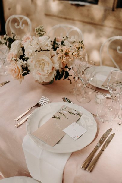 Un mariage romantique en petit comité en Provence - Photos : Sidonie Vidal - Blog mariage : La mariée aux pieds nus