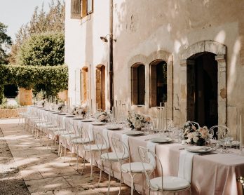 Un mariage romantique en petit comité en Provence - Photos : Sidonie Vidal - Blog mariage : La mariée aux pieds nus
