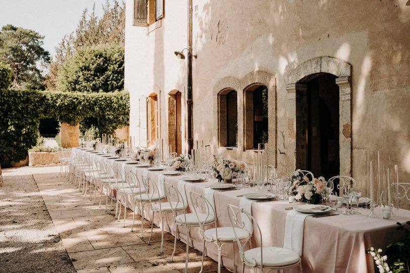 Un mariage romantique en petit comité en Provence - Photos : Sidonie Vidal - Blog mariage : La mariée aux pieds nus