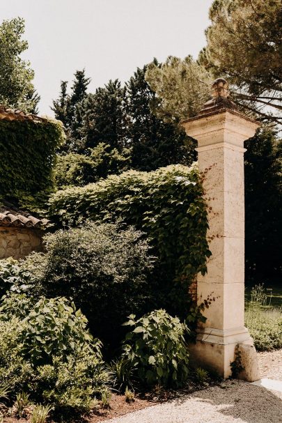 Un mariage romantique en petit comité en Provence - Photos : Sidonie Vidal - Blog mariage : La mariée aux pieds nus