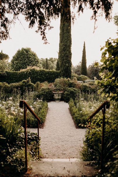 Un mariage romantique en petit comité en Provence - Photos : Sidonie Vidal - Blog mariage : La mariée aux pieds nus