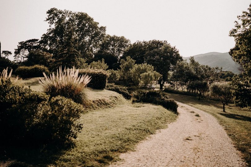 Un mariage romantique en petit comité en Provence - Photos : Sidonie Vidal - Blog mariage : La mariée aux pieds nus