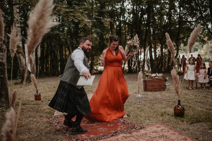 Un mariage rustique à La Seigneurie d’Alleray - Photos : Marion Billou - Blog mariage : La mariée aux pieds nus