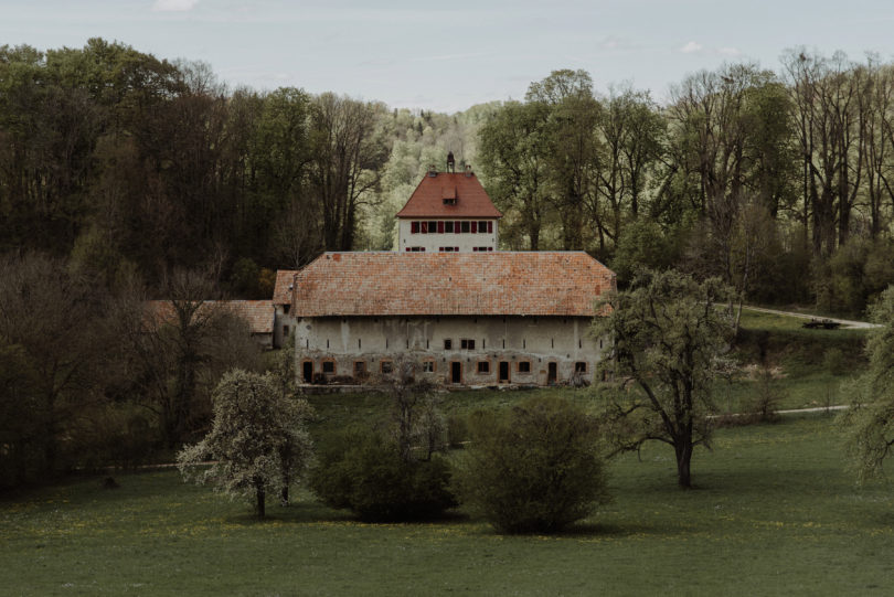 Un mariage simple et rustique en alsace - A découvrir sur le blog mariage www.lamarieeauxpiedsnus.com - Photos : The Kicheners