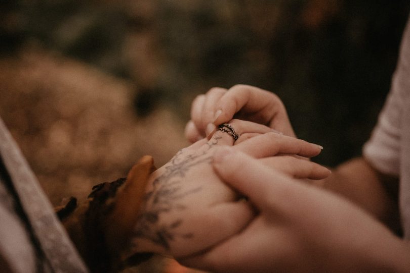 Un mariage simple en petit comité en Normandie - Photos : Erin Photography - Blog mariage : La mariée aux pieds nus