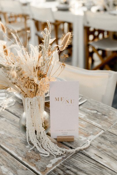 Un mariage simple en blanc au Praia Princesa au Portugal - Photos : Rockn'Brides - Blog mariage : La mariée aux pieds nus