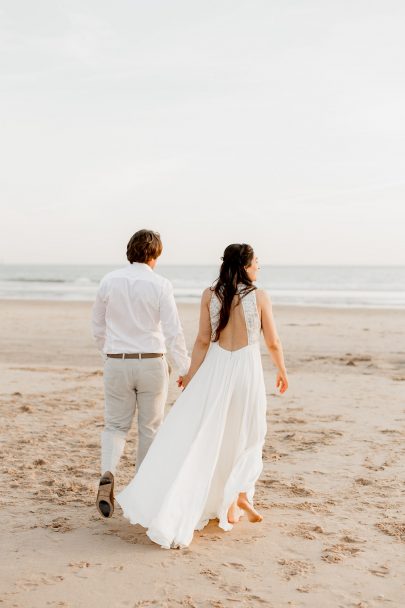 Un mariage simple en blanc au Praia Princesa au Portugal - Photos : Rockn'Brides - Blog mariage : La mariée aux pieds nus