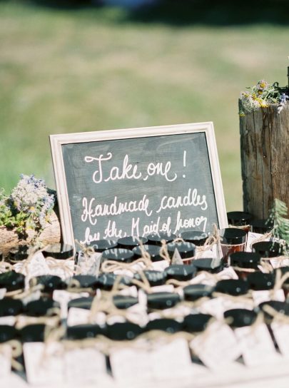 Un mariage simple en bleu dans le Montana - Photos : Stella K Photography - Blog mariage : La mariée aux pieds nus