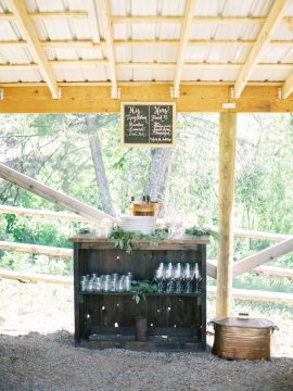 Un mariage simple en bleu dans le Montana - Photos : Stella K Photography - Blog mariage : La mariée aux pieds nus