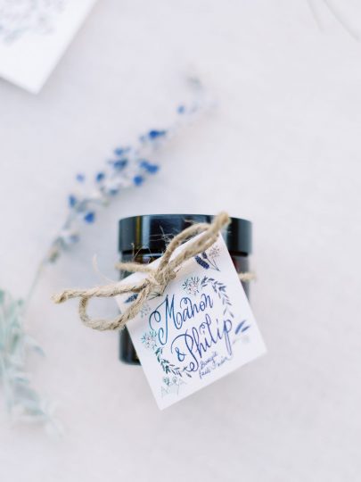 Un mariage simple en bleu dans le Montana - Photos : Stella K Photography - Blog mariage : La mariée aux pieds nus