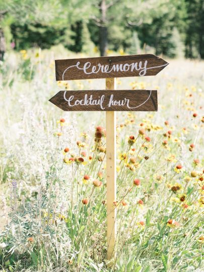 Un mariage simple en bleu dans le Montana - Photos : Stella K Photography - Blog mariage : La mariée aux pieds nus