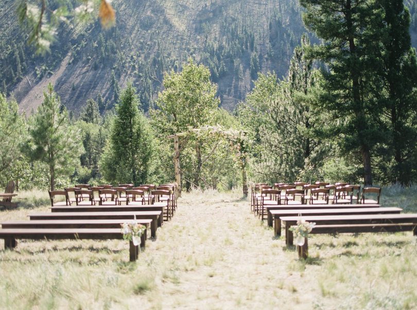 Un mariage simple en bleu dans le Montana - Photos : Stella K Photography - Blog mariage : La mariée aux pieds nus