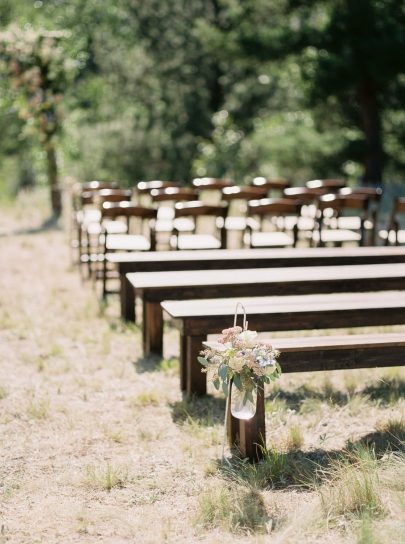 Un mariage simple en bleu dans le Montana - Photos : Stella K Photography - Blog mariage : La mariée aux pieds nus