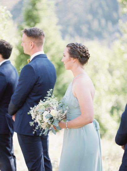 Un mariage simple en bleu dans le Montana - Photos : Stella K Photography - Blog mariage : La mariée aux pieds nus