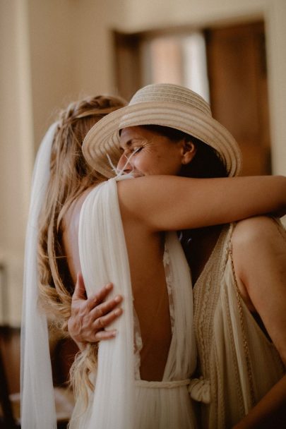 Un mariage simple et bohème dans le Var - Photos : Juli Etta - Blog mariage : La mariée aux pieds nus