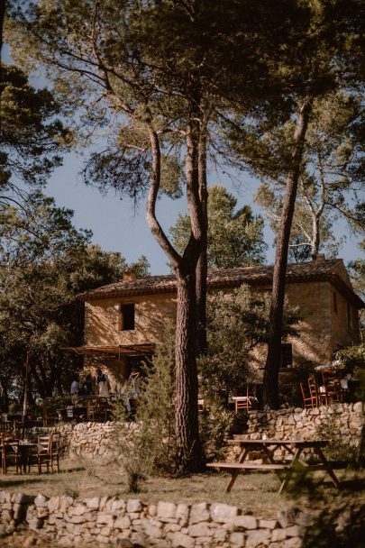 Un mariage simple et bohème dans le Var - Photos : Juli Etta - Blog mariage : La mariée aux pieds nus