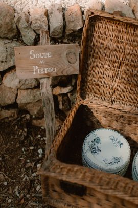 Un mariage simple et bohème dans le Var - Photos : Juli Etta - Blog mariage : La mariée aux pieds nus