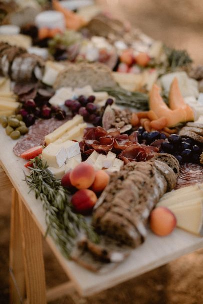 Un mariage simple et bohème dans le Var - Photos : Juli Etta - Blog mariage : La mariée aux pieds nus