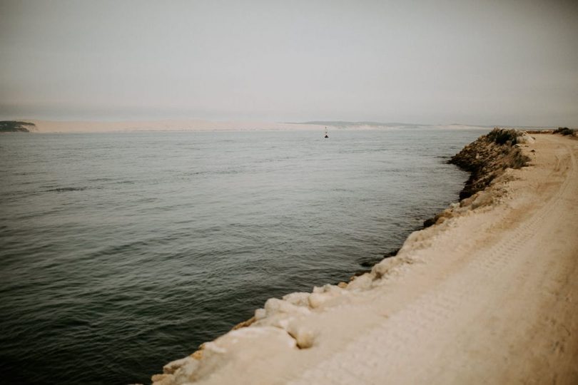 Un mariage en toute simplicité à La cabane Bartherotte au Cap Ferret - Photos : Les récits de Becca - Blog mariage : La mariée aux pieds nus