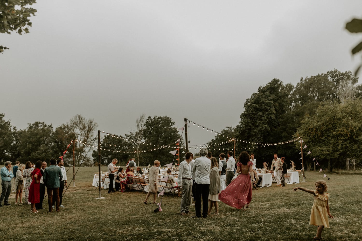 Un mariage simple et champêtre au Domaine des Courmettes - Photographe : Lesley Photography - Blog mariage : La mariée aux pieds nus