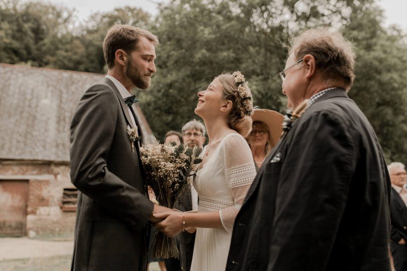 Un mariage simple et champêtre en Normandie - Photos : Typhaine J Photographie - Blog mariage : La mariée aux pieds nus