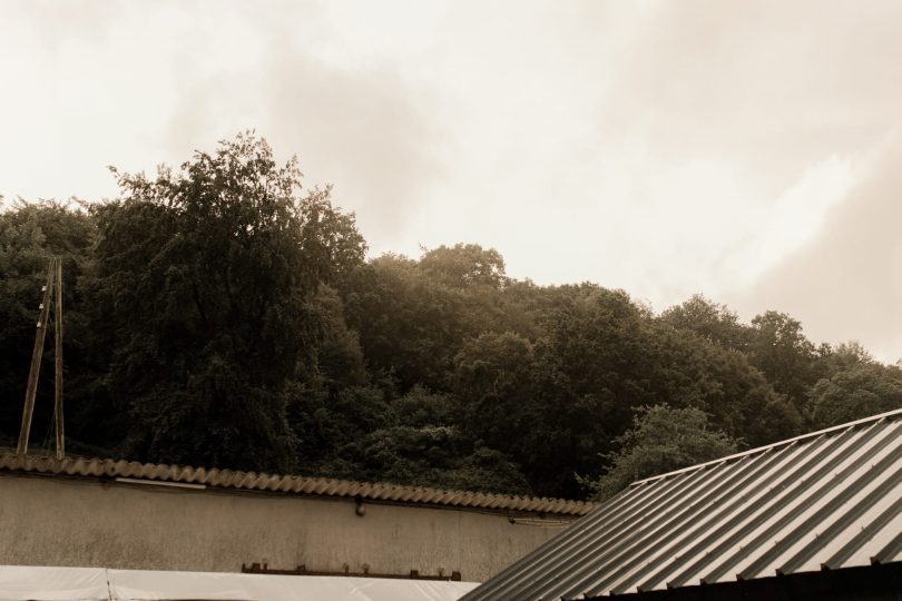 Un mariage simple et champêtre en Normandie - Photos : Typhaine J Photographie - Blog mariage : La mariée aux pieds nus