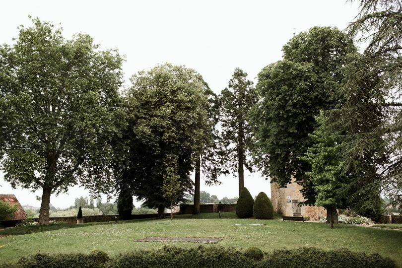 Un mariage simple au Château de Beauchamp en Bourgogne - Photos : Laurent Brouzet - Blog mariage : La mariée aux pieds nus