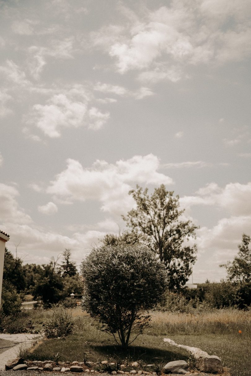 Un mariage simple aux Jardins de Coursiana près d'Agen - Photos : Harleena Photography - Blog mariage : La mariée aux pieds nus