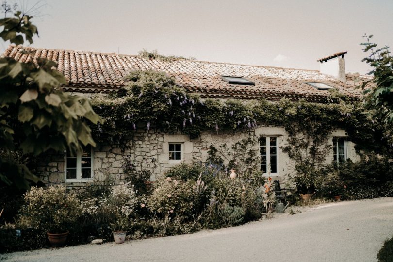 Un mariage simple aux Jardins de Coursiana près d'Agen - Photos : Harleena Photography - Blog mariage : La mariée aux pieds nus