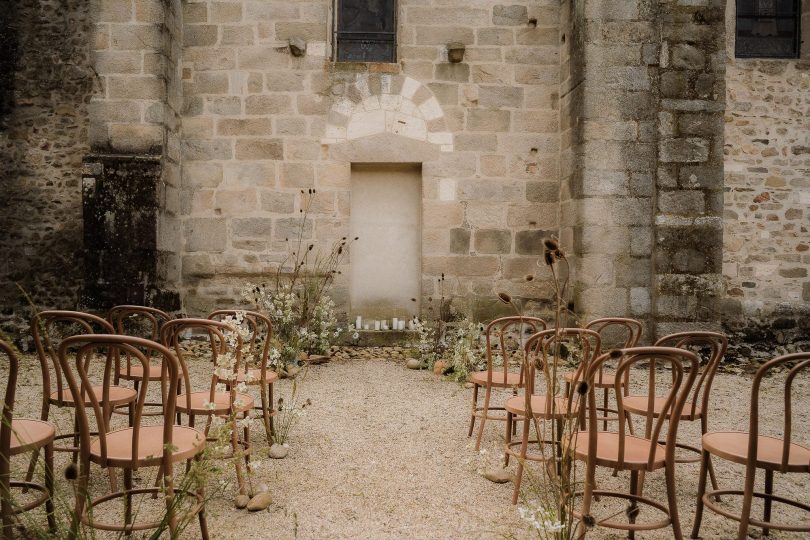 Un mariage simple et éco-responsable au Prieuré de Taluyers près de Lyon - Photos : Cabinet Poétique - Blog mariage : La mariée aux pieds nus