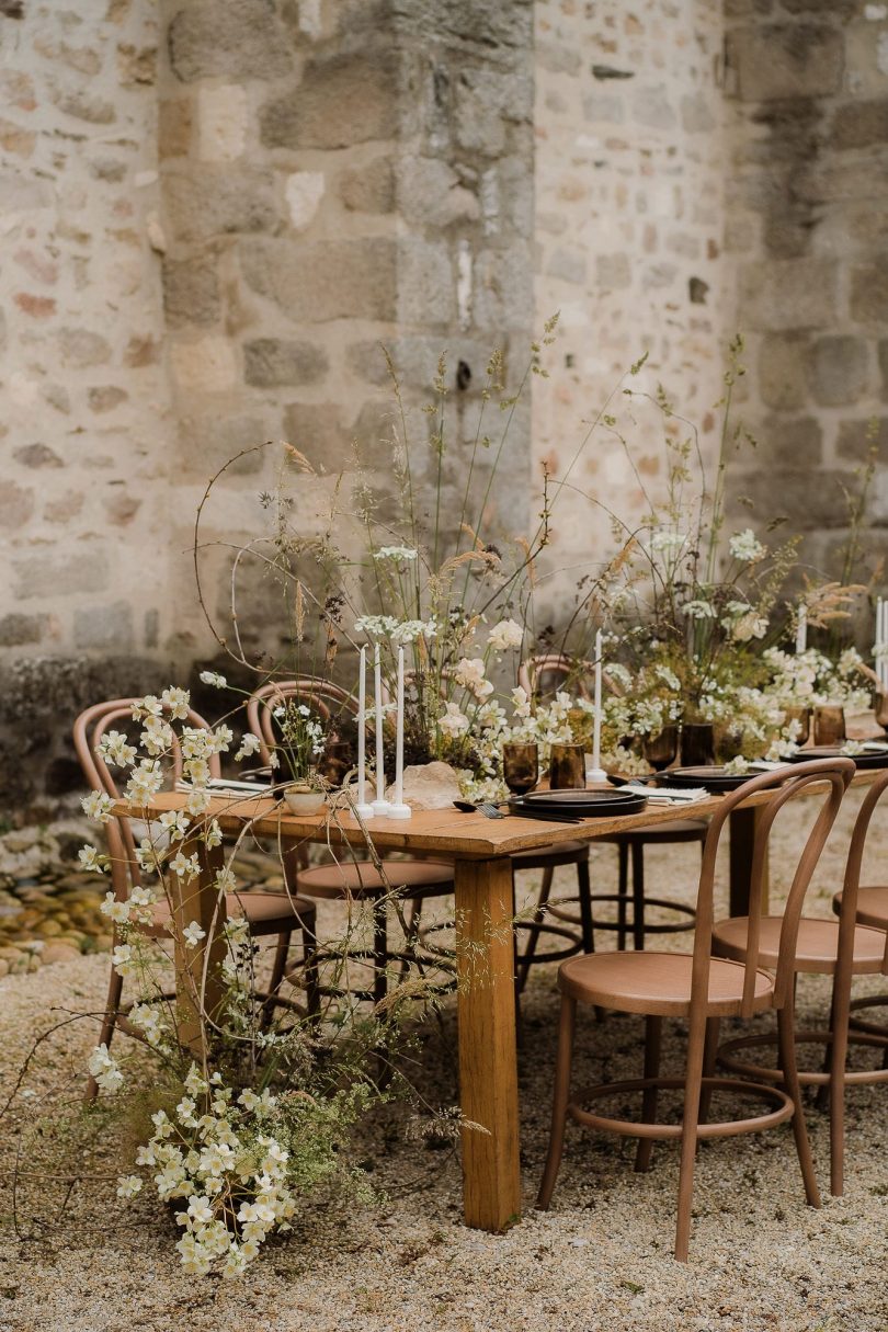 Un mariage simple et éco-responsable au Prieuré de Taluyers près de Lyon - Photos : Cabinet Poétique - Blog mariage : La mariée aux pieds nus