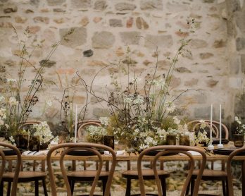 Un mariage simple et éco-responsable au Prieuré de Taluyers près de Lyon - Photos : Cabinet Poétique - Blog mariage : La mariée aux pieds nus