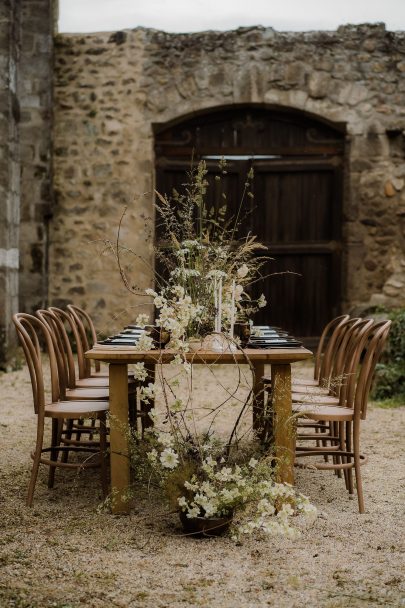 Un mariage simple et éco-responsable au Prieuré de Taluyers près de Lyon - Photos : Cabinet Poétique - Blog mariage : La mariée aux pieds nus