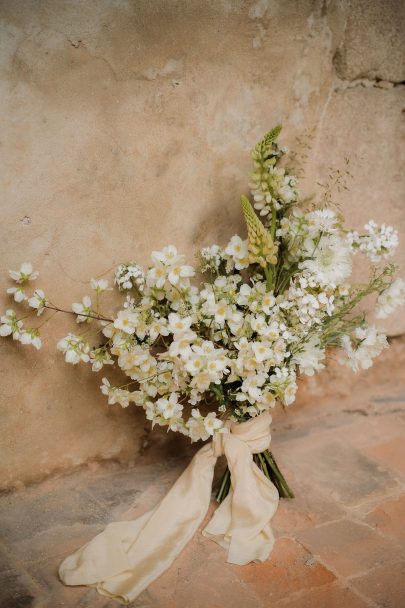 Un mariage simple et éco-responsable au Prieuré de Taluyers près de Lyon - Photos : Cabinet Poétique - Blog mariage : La mariée aux pieds nus