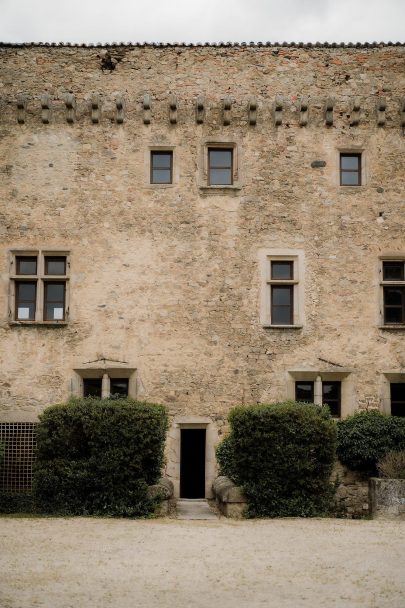 Un mariage simple et éco-responsable au Prieuré de Taluyers près de Lyon - Photos : Cabinet Poétique - Blog mariage : La mariée aux pieds nus