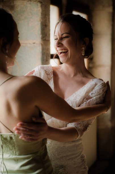 Un mariage simple et éco-responsable au Prieuré de Taluyers près de Lyon - Photos : Cabinet Poétique - Blog mariage : La mariée aux pieds nus