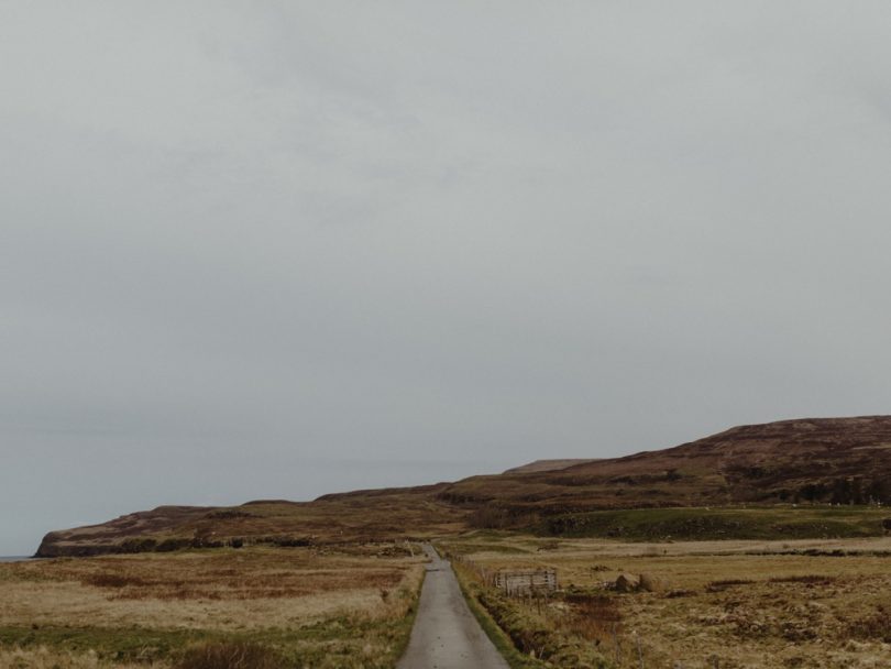 Un mariage simple en petit comité sur l'Ile de Skye en Ecosse - A découvrir sur le blog mariage www.lamarieeauxpiedsnus.com - Photos : Capyture