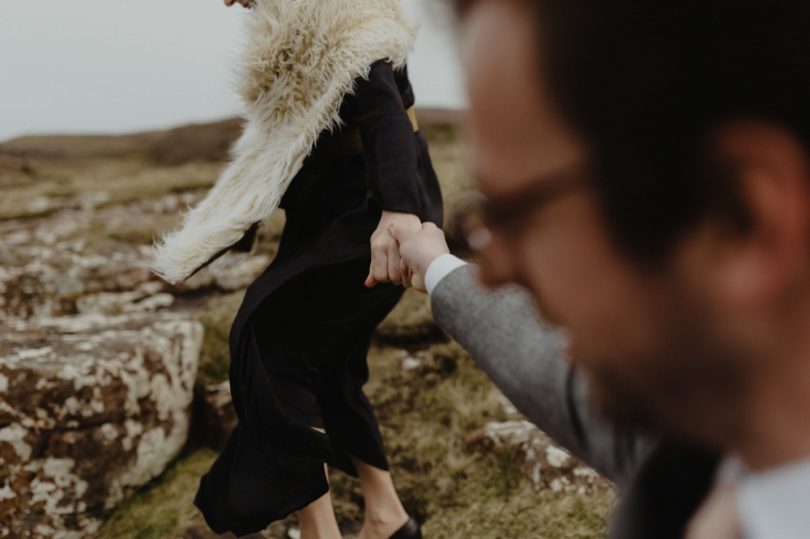 Un mariage simple en petit comité sur l'Ile de Skye en Ecosse - A découvrir sur le blog mariage www.lamarieeauxpiedsnus.com - Photos : Capyture