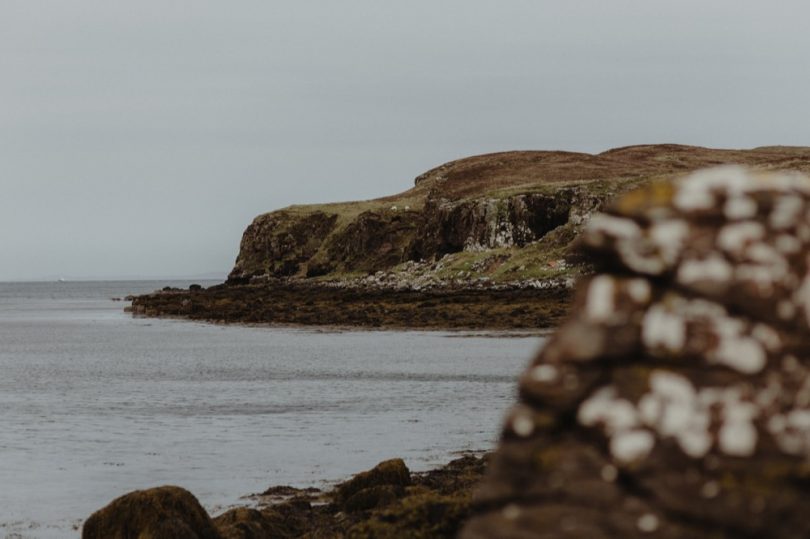 Un mariage simple en petit comité sur l'Ile de Skye en Ecosse - A découvrir sur le blog mariage www.lamarieeauxpiedsnus.com - Photos : Capyture