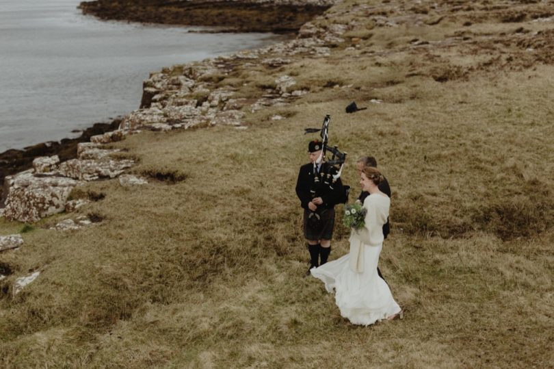 Un mariage simple en petit comité sur l'Ile de Skye en Ecosse - A découvrir sur le blog mariage www.lamarieeauxpiedsnus.com - Photos : Capyture