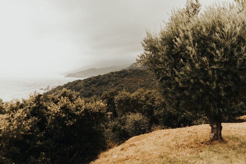 Un mariage simple et joyeux à Erbalunga en Corse - Photos : Ghania Iratni - Blog mariage : La mariée aux pieds nus