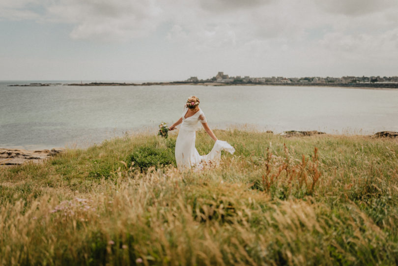 Un mariage champêtre et coloré en Normandie - A découvrir sur www.lamarieeauxpiedsnus.com