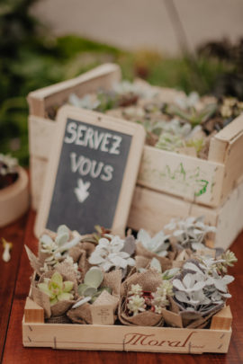 Un mariage champêtre et coloré en Normandie - A découvrir sur www.lamarieeauxpiedsnus.com