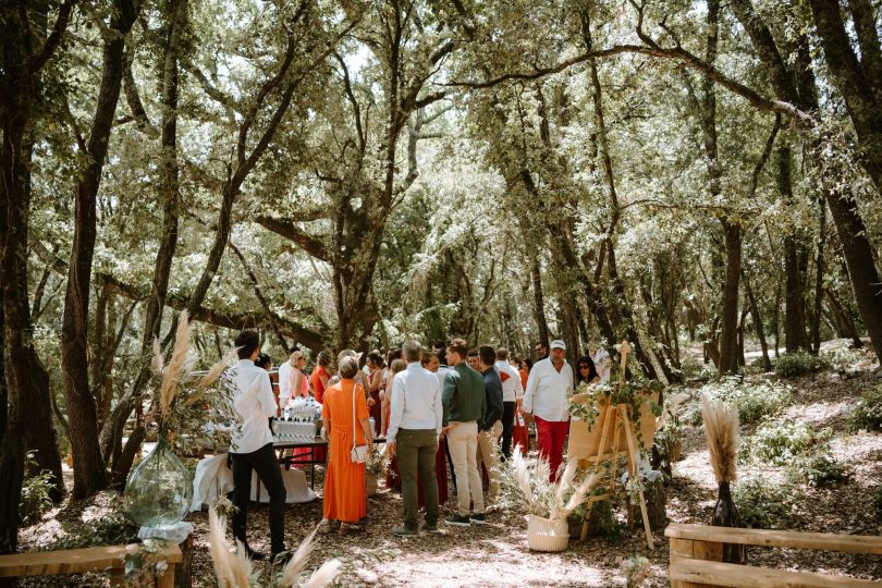 Un mariage simple et bohème au Mas de Rey en Occitanie - Photos : Laurent Brouzet - Blog mariage : La mariée aux pieds nus