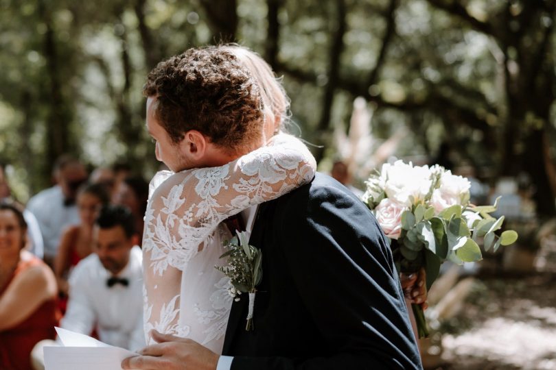 Un mariage simple et bohème au Mas de Rey en Occitanie - Photos : Laurent Brouzet - Blog mariage : La mariée aux pieds nus