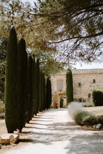 Un mariage simple et bohème au Mas de Rey en Occitanie - Photos : Laurent Brouzet - Blog mariage : La mariée aux pieds nus